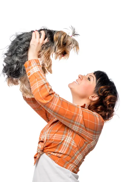 Chica feliz jugando con su perro aislado — Foto de Stock