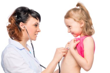 Genç çocuk doktoru iskambil kız beyaz ba izole dinler