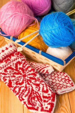 Dikey fotoğraf mittens retro tarzında el yapımı