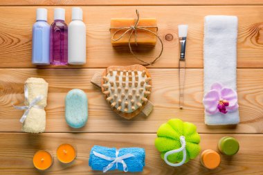 ahşap Komiteler görünümünde yukarıdan çürümüş spa nesnelerinin ayarla