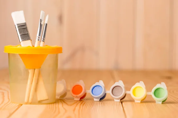 Un pequeño conjunto de para el trabajo creativo del primer plano del niño —  Fotos de Stock