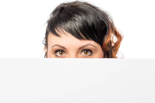 Zbliżenie kobieta brązowe oczy i plakat na białym tle — Zdjęcie stockowe