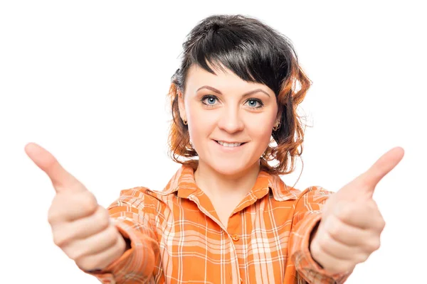 Šťastná žena 25 let drží palce na bílém pozadí — Stock fotografie