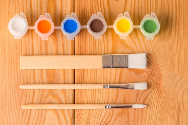 Brush and paint neatly stacked close-up — Stock Photo, Image