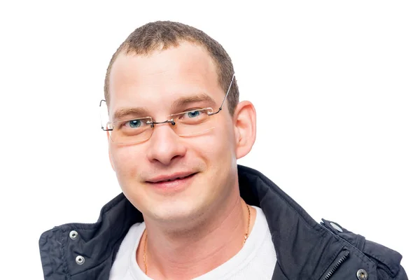 Lachende jonge man met bril portret geïsoleerd — Stockfoto