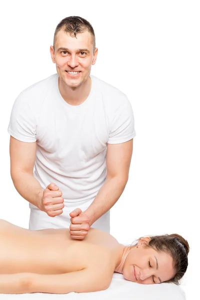 Feliz masajista y el paciente relajarse en una mesa de masaje —  Fotos de Stock