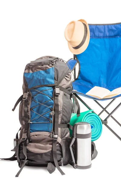 sırt çantası ve katlanır sandalye Doğa gezisi için hazır
