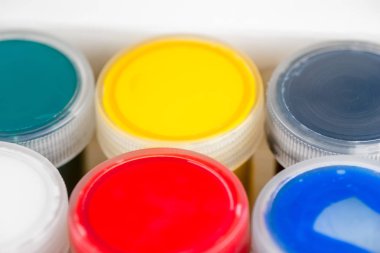 Makro bir kutu fotoğraftaki guaş kümesidir