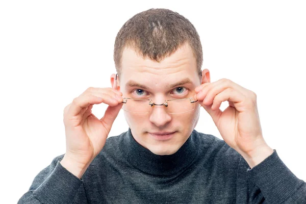 Hombre y gafas, retrato sobre fondo blanco en estudio — Foto de Stock