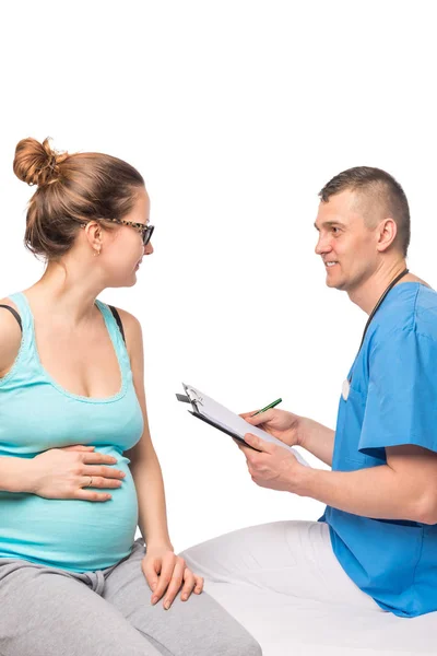 Mooie zwangere vrouw voor opvang bij de arts van de thera — Stockfoto