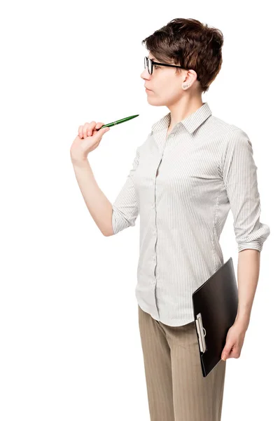 Mulher com caneta e pasta isolada no fundo branco — Fotografia de Stock