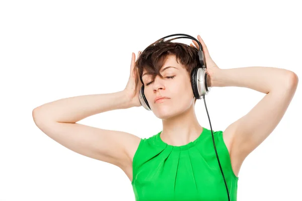 Menina em fones de ouvido gosta de música clássica retrato isolado — Fotografia de Stock