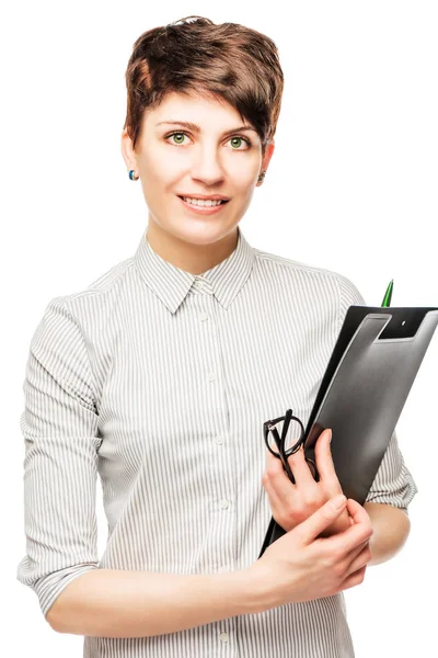 Hermosa mujer de negocios con carpeta posando sobre un fondo blanco — Foto de Stock