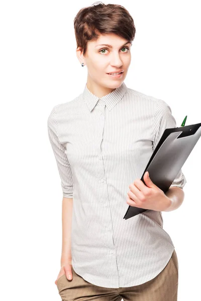 Красивая успешная женщина-офисный работник с папкой в руках — стоковое фото