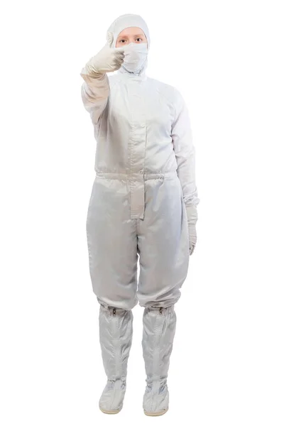 Beyaz arka plan isolat üzerinde poz elbiseli başarılı kimyager — Stok fotoğraf