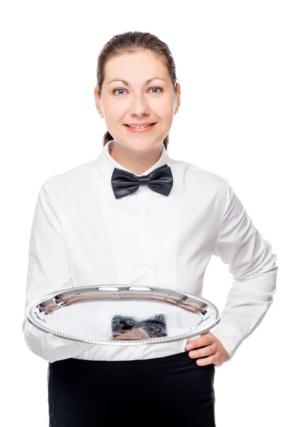 Жінка-офіціант тримає порожній срібний лоток на білому тлі — стокове фото
