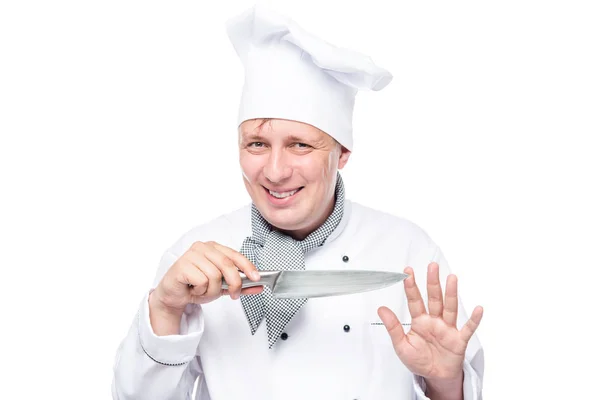 Cook in een pak houden van een scherp mes en mysterieus glimlachend is — Stockfoto