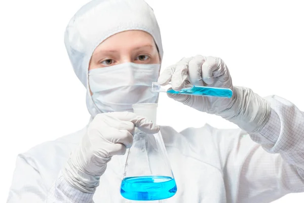Chemik laboratoře mix nebezpečných a toxických látek v normě iso zkumavky — Stock fotografie