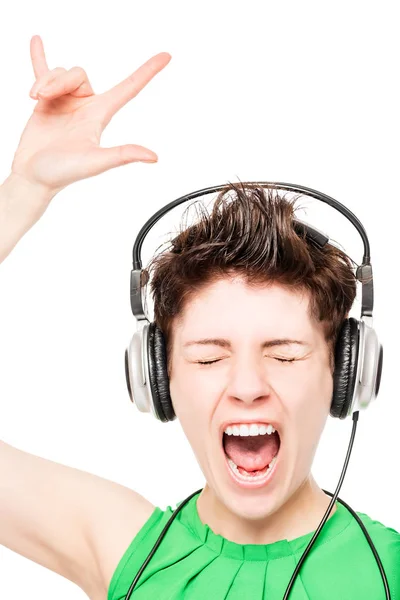 Menina alegre desfrutando de uma música de fundo branco em fones de ouvido é — Fotografia de Stock