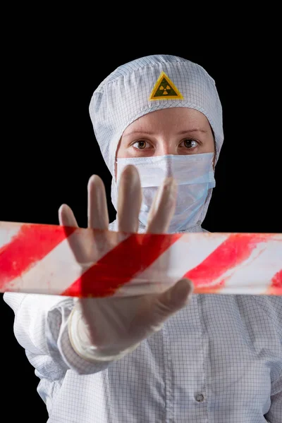 Arbeiter in Schutzkleidung mit Handbewegung stoppen Gefahr — Stockfoto