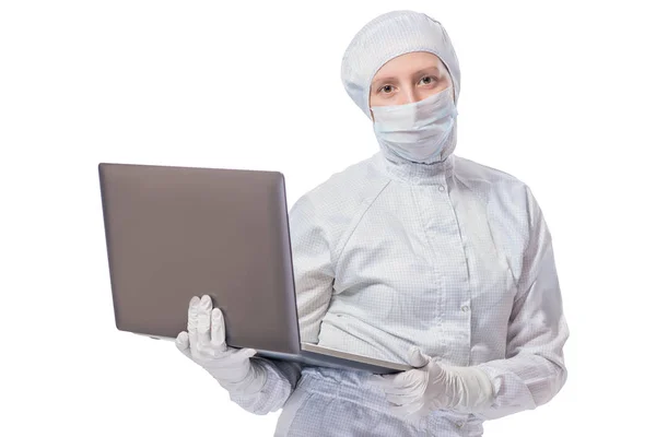 Horizontale portret van bioloog met een laptop in de handen isol — Stockfoto