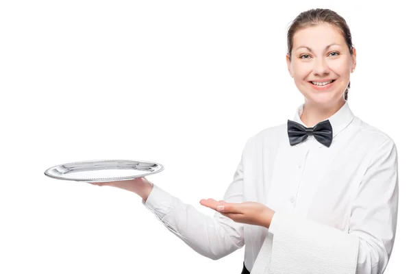 Camarera mujer señalando a su bandeja vacía, un retrato en el stu — Foto de Stock