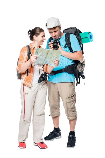 Retrato de viajeros felices con un mapa y una cámara en una b blanca — Foto de Stock