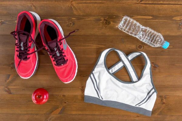 Women 's bra and shoes top view of the wooden floor view from abo — стоковое фото