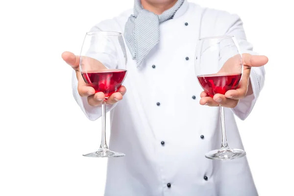 Two glasses of wine for guests in the close-up hands of a chef o — Stock Photo, Image