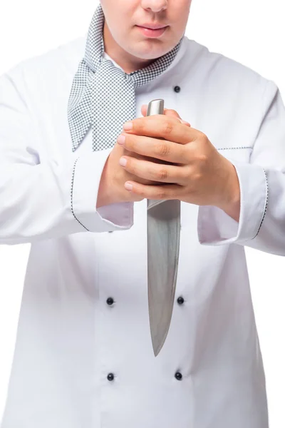 Cozinheiro sério com uma faca muito afiada em suas mãos em um bac branco — Fotografia de Stock