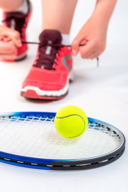 silah atlet eylem ve bir WHI Tenis oynamak için donatım