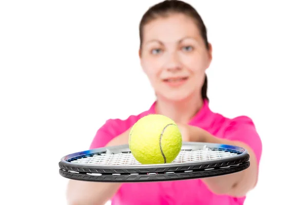 Dívka s raketa a míček, tenis, vybavení v soustředit close-up — Stock fotografie
