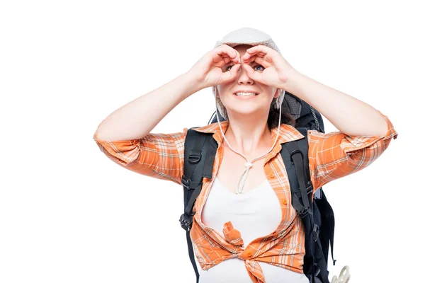 Mädchen hält Hände wie ein Fernglas auf weißem Hintergrund mit einem — Stockfoto