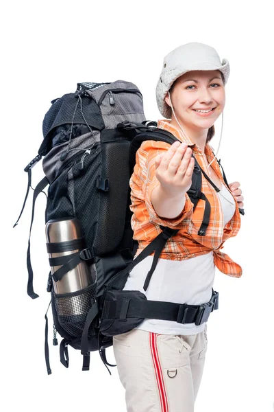 Chica turista con una mochila para ir con llamarlo una campaña en — Foto de Stock