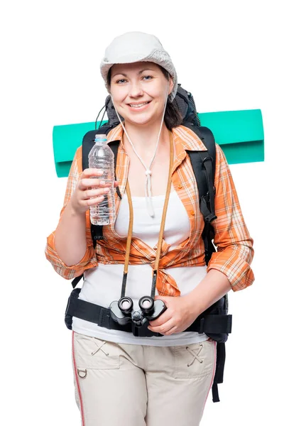 Portrait d'un touriste avec une bouteille d'eau et un sac à dos sur un whit — Photo