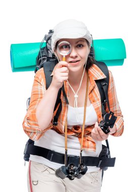 Beyaz bir arka büyüteci olan bir turist biyolog portresi