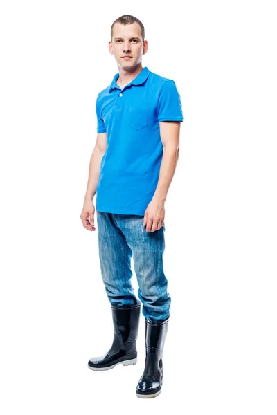 Фермер в резиновых сапогах и джинсах в полный рост на белом спинке — стоковое фото