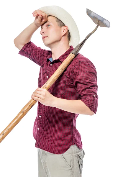 Portret van een moe verwilderd boer met een schoffel op een witte backgro — Stockfoto