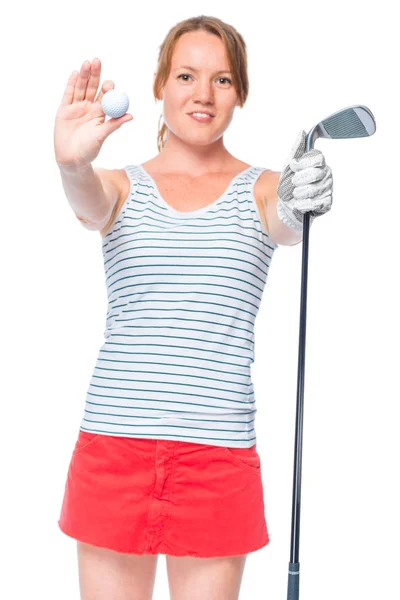 Mujer golfista mostrando una pelota y un club de golf, apoyos en el enfoque —  Fotos de Stock