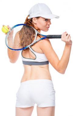 Dikey bir beyaz şapkalı görünümlü bir tenis oyuncusu portresi