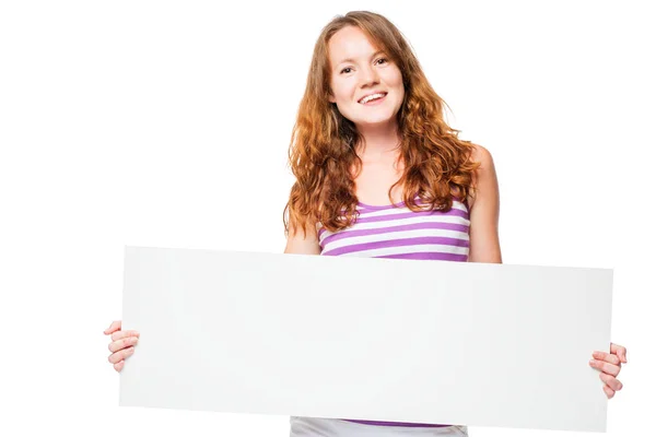 Chica feliz pelirroja con un cartel en la mano para la inscripción es — Foto de Stock