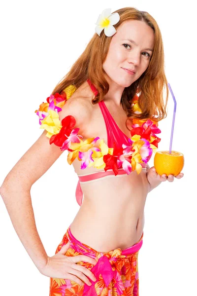 Retrato vertical de una chica en ropa de playa con un collar floral — Foto de Stock