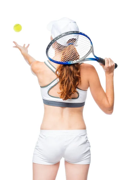 Игра в теннис, женская спина в кадре бросает мяч — стоковое фото
