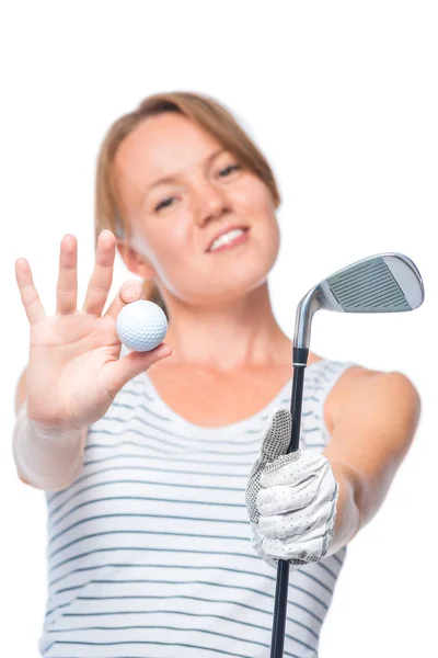 Focus op de bal en een golfclub in handen van een charmante gir — Stockfoto