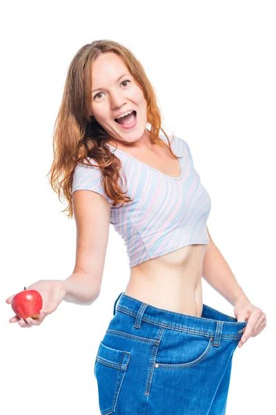 Shocked chica es feliz con el resultado de una dieta de manzana en un santiamén —  Fotos de Stock