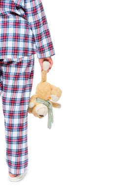 Kadın pijama ile bir ayı peluş, sağ tarafta bir beyaz alan