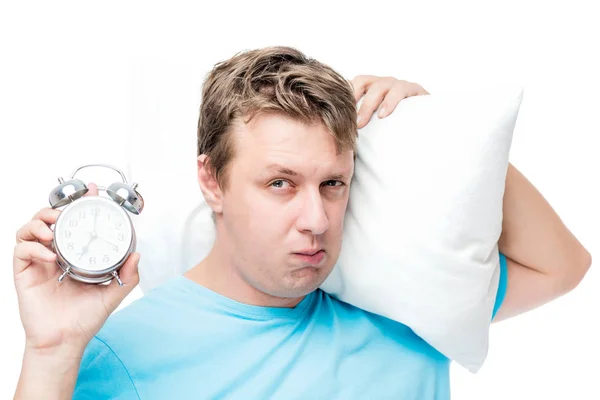 Man shows an alarm clock in the early morning, portrait with a p — Stock Photo, Image
