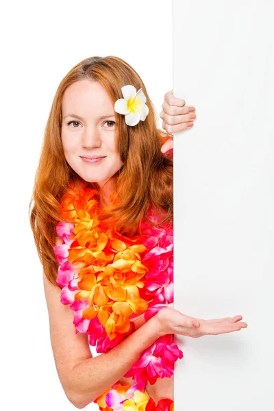 Retrato de una mujer en lei floral con un cartel vacío en las manos —  Fotos de Stock