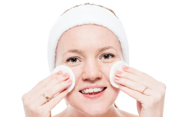 Female face with freckles and cleansing cotton pads close-up iso — Stock Photo, Image