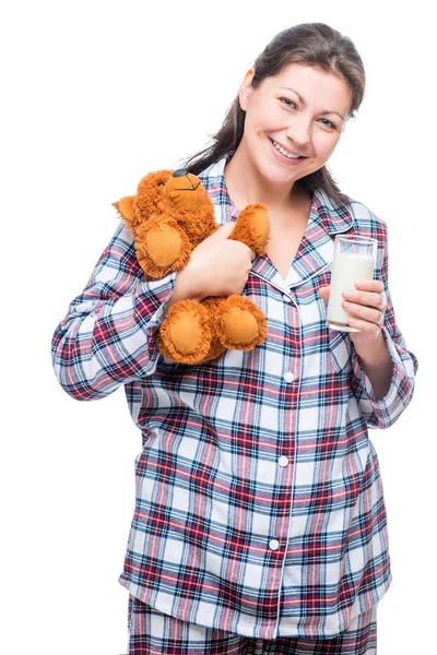 Retrato vertical de una mujer en pijama con un juguete y un vaso o — Foto de Stock